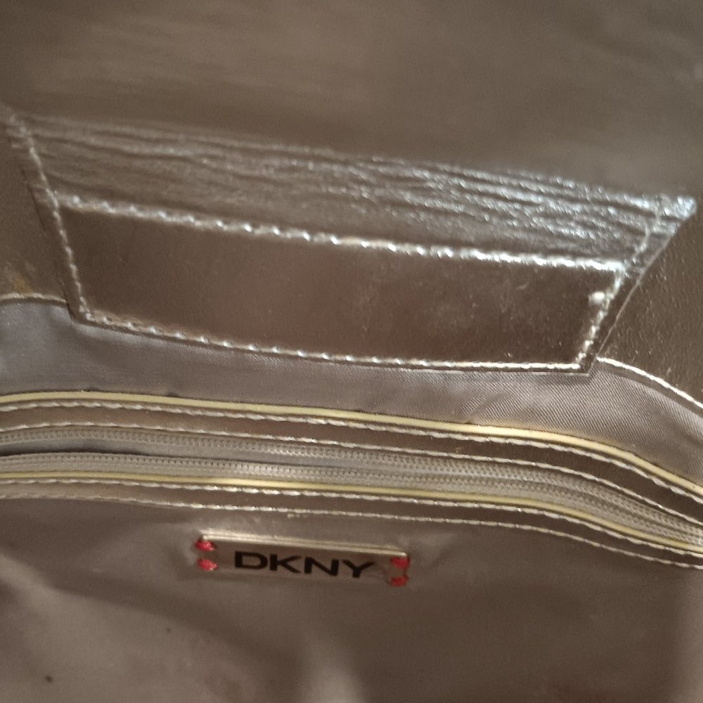 VINTAGE DKNY tan and gold purse Pre-Owned - Picture 6 of 6